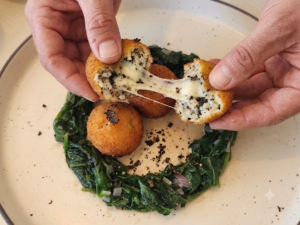 הקלטה: ארנצ'יני פרמזן כמהין ברוטב שמנת